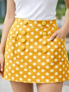 J Crew Yellow Polka Dot wrap style skirt, side pockets, cotton, sz 6, never worn
